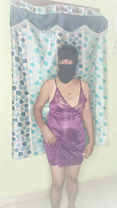 Cute indian house wife showing her cleavage