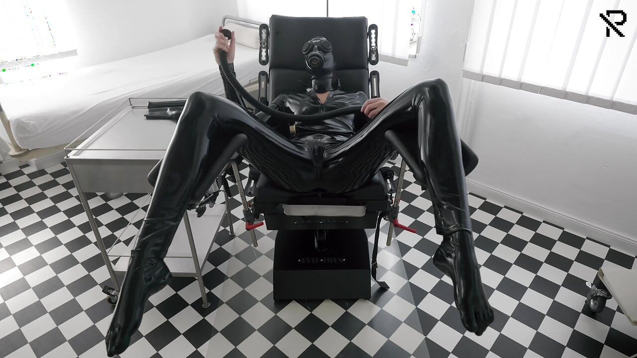 Solo Gasmask spel i gummikliniken del ett