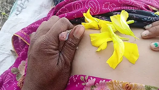 Ngentot di luar desa bhabhi
