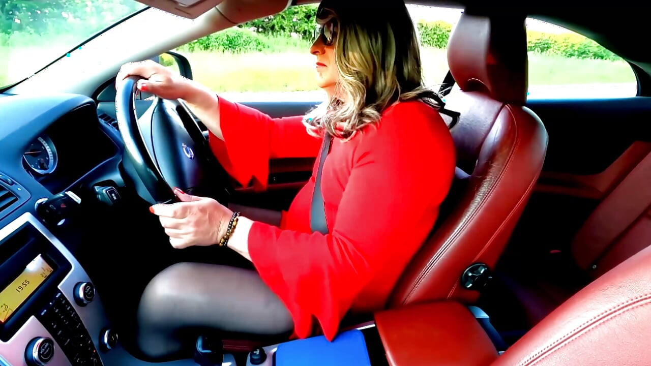 Nghiệp dư crossdresser kellycd2022 thủ dâm trong ánh mặt trời