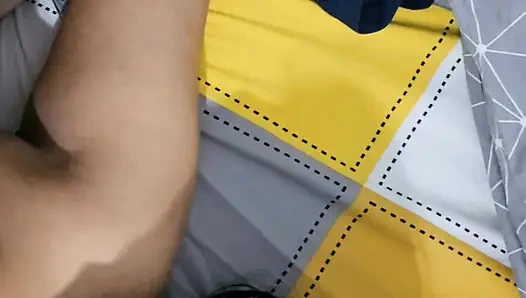 Sıcak bir banyodan sonra döl yutuyor