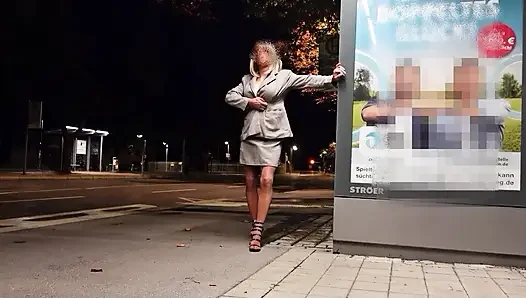Külotlu çorabımın içinde parmaklarım ve penis kılıfımla açık havada