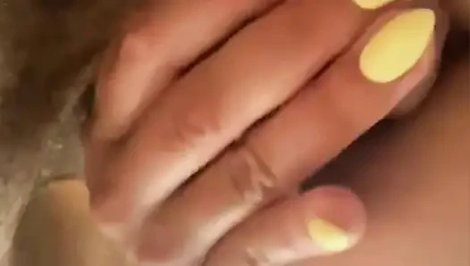 Orta yaşlı seksi kadın yarağımla mastürbasyon yapıyor