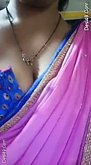 Bhabhi showing boobs in tight blouse