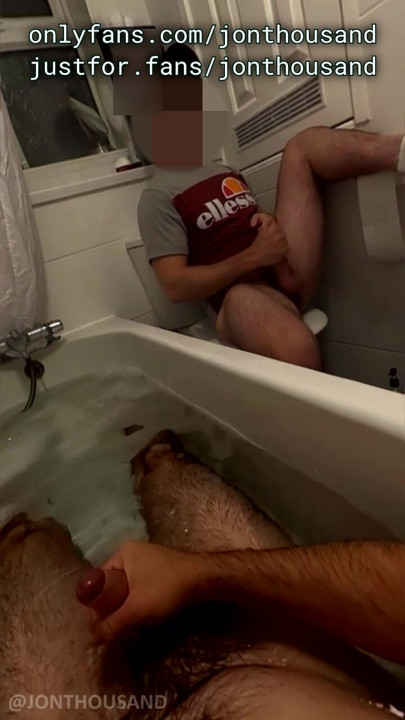 Str8 roommate bath wank