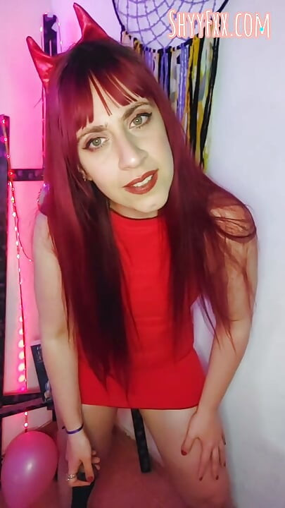 Shyyfxx, o Dia do Gusano Femdom JOI Parte 2