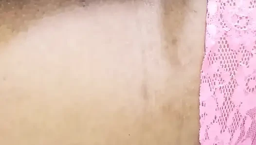 Mein nachbar gab mir zwei creampies hintereinander in meiner muschi, er hatte nicht lange gefickt, so dass sein schwanz so viel sperma ejakulierte