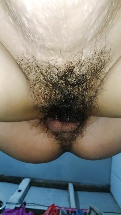 Pulseren!! Een oude weduwe stalmoeder