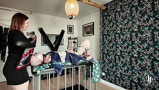 Чувственный шарф, галстуки соблазняют: Inanna Justice связывает и соблазняет до беспомощного