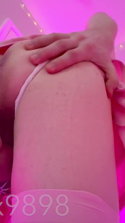 schneewittchen femboy reitet monsterschwanz und leckt sperma | Clip 1