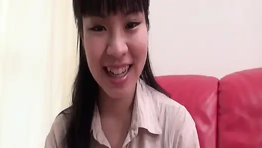 Самая симпатичная японская сцена - 2_Brunette японская крошка обожает получать сперму на ее мохнатую волосатую киску