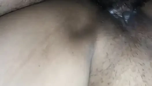 Nepalli dölleme kanda ateşli kız amının içine boşalmak için büyük yarakla sert sikiliyor