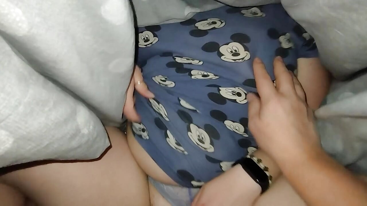 Watching her, put dick in her pussy she give me helping hand