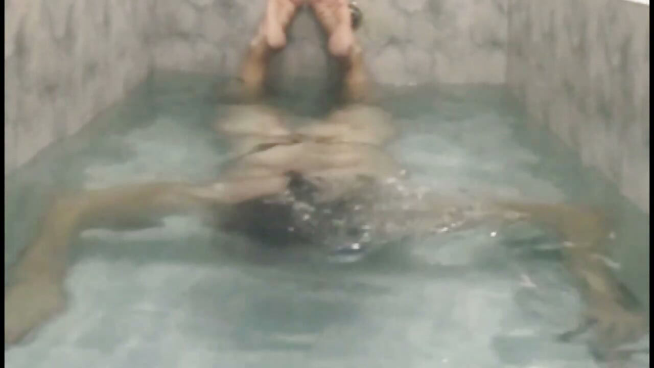Bandar sissy underwater flexible bath with orgasm