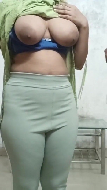 Jaw-dropping moment from "Salu apne tailer ke pass apne saree silvane aur map dene gayi thi aur vahi chud gayi"