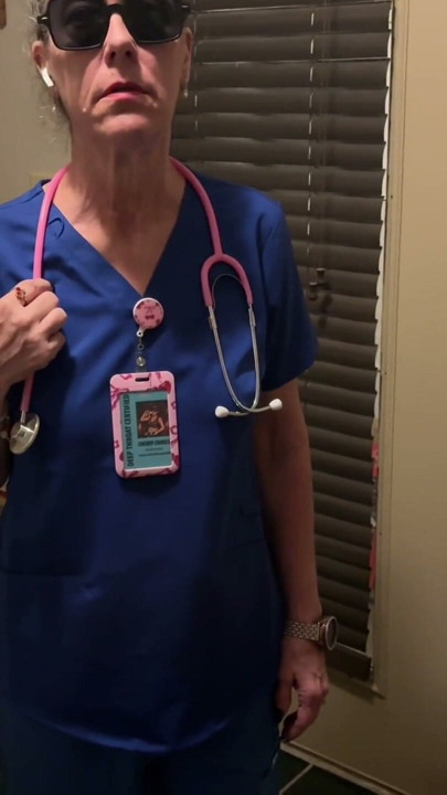 Infirmiera Cherry de 55 de ani trebuie să înceteze să mai fie mamă vitregă, ca să poată fi infirmieră și să facă o extracție pe fiul vitreg de 35 de ani! | Clip 1