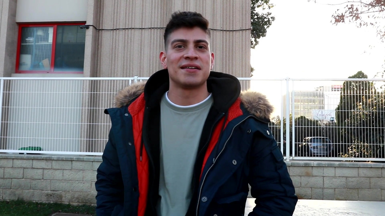 Annie在街上被抓