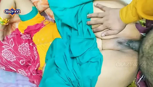 Gerçek Hintli köylü kadın üvey erkek kardeşiyle ilk kez Hintçe videoda seks yapıyor. Hintli köylü kadın xxx videosu.
