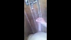 Nana sous la douche sur ma longue bite