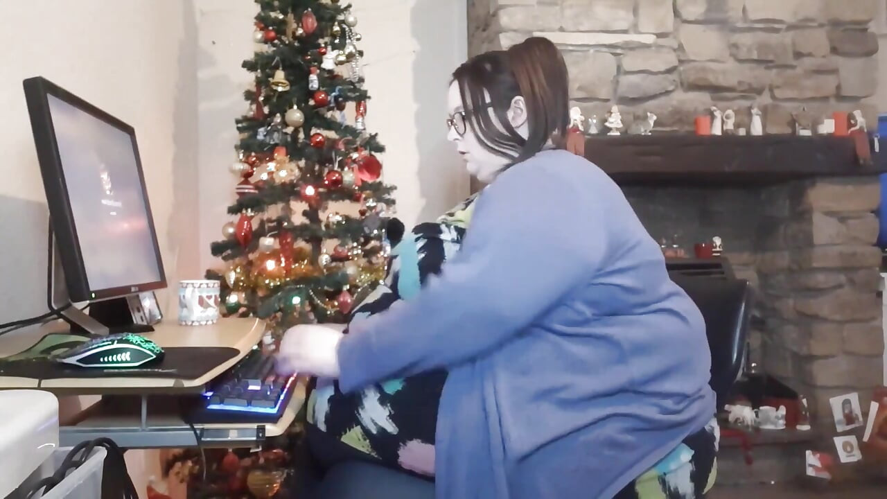 The fattest girl at work belly rubs