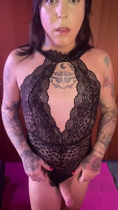 Isprobavanje ovog prekrasnog i seksi crnog bodija, je li ti se svidjelo?