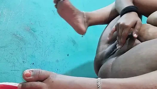 Cutest XXX bhabhi close-up pussy show