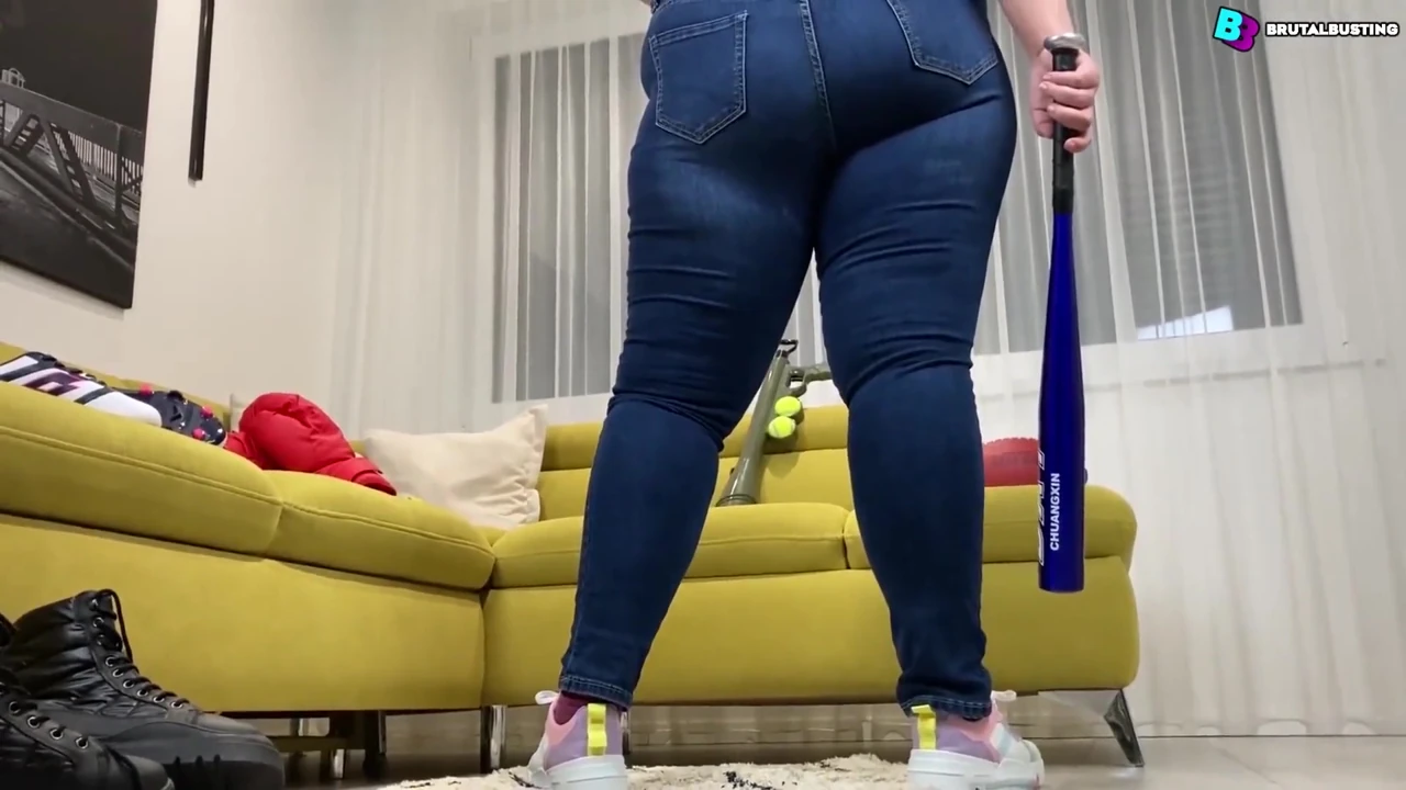 Futbol botları testislerini morarmış lapaya çevirdi! Aşırı Ballbusting - Dave Moon - Jennifer - Bbusting