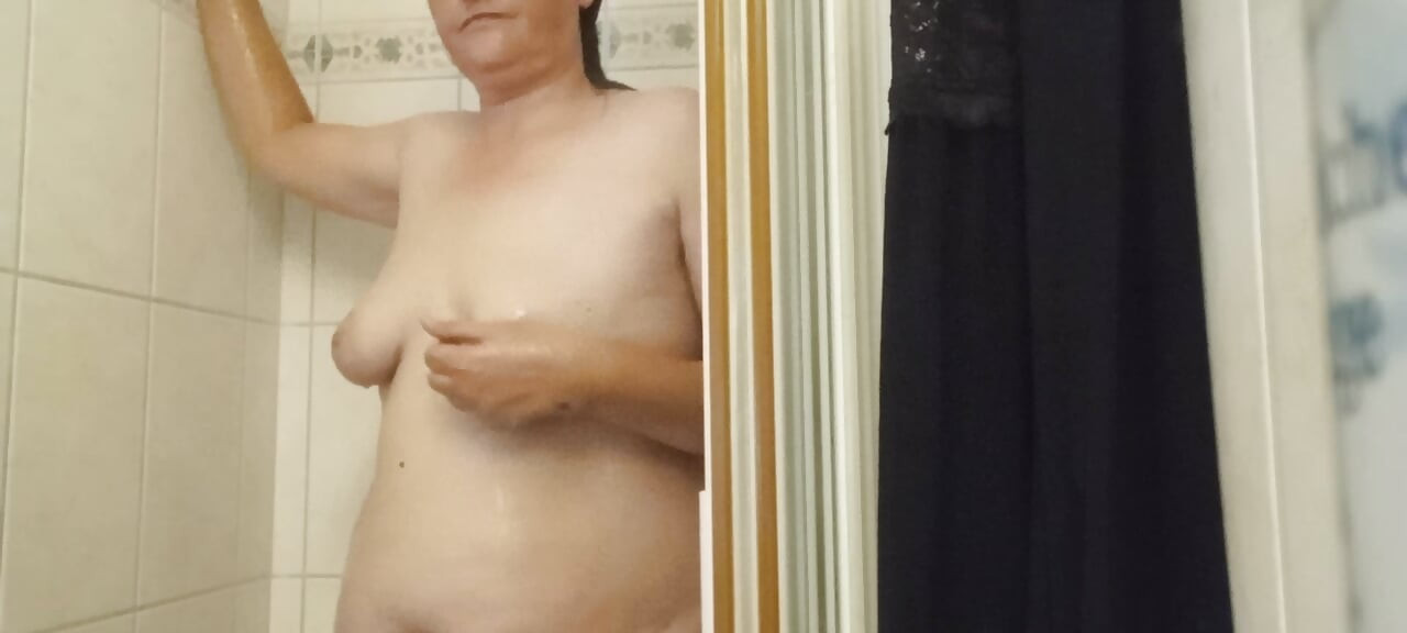 Very close in the shower with Eva Pur