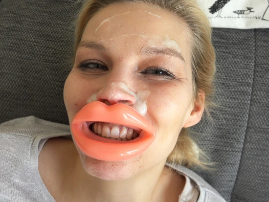 Surprise d'anniversaire perverse avec un facial XXL!