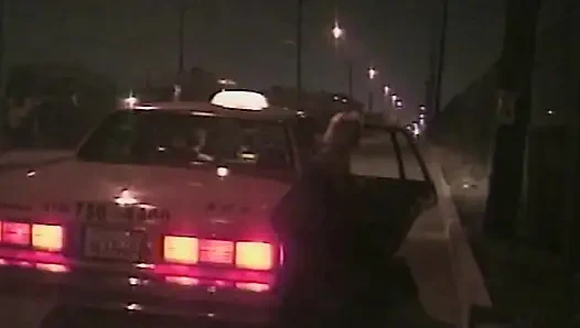 Versaute Taxifahrt: Heiße Abenteuer mit blonder Schönheit