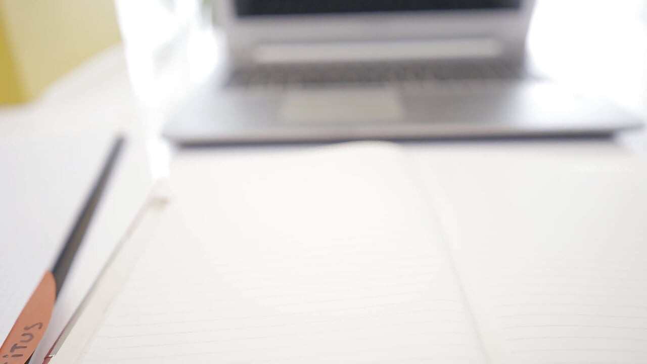 Cewek ini muasin memeknya pakai kakinya supaya aku bisa bahagia!