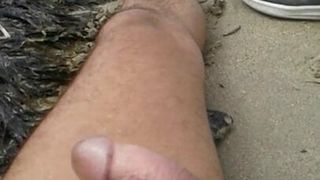 Sexo na praia de nudismo com duas inglesas