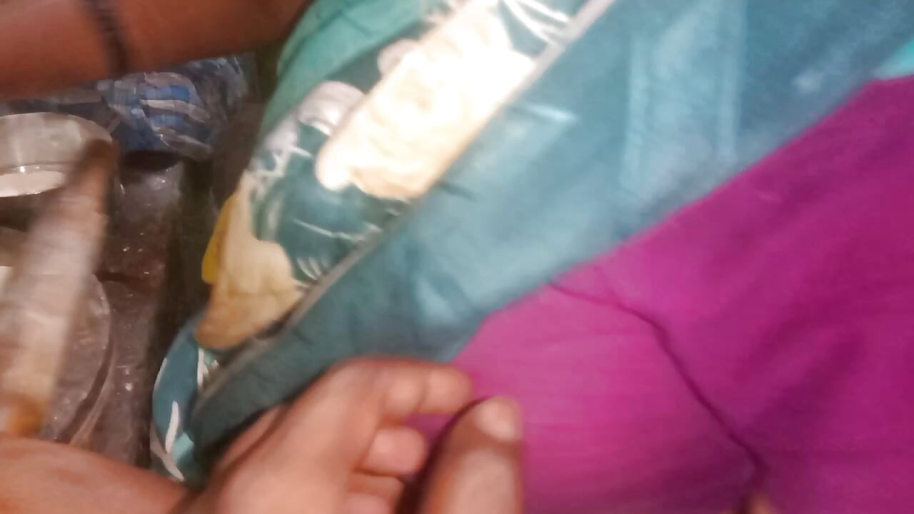 Indisk Kerala-husfru sex med matlagning i köket