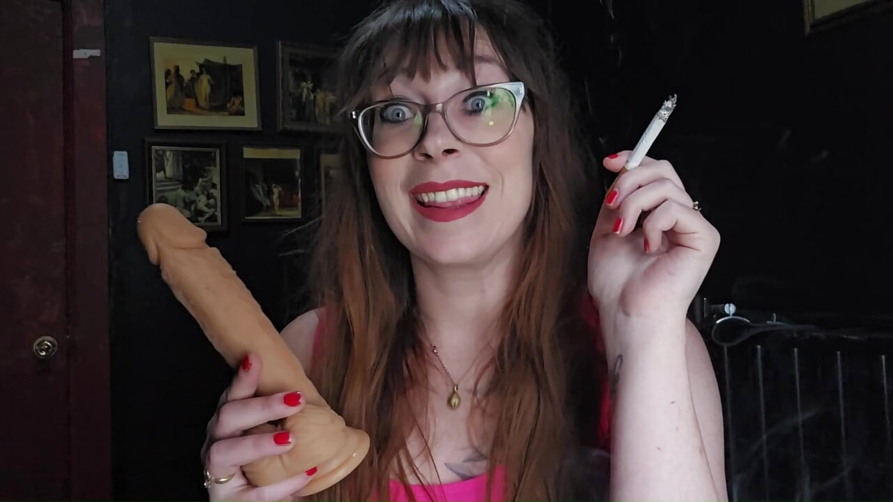 Gospođica Thrope smokes i dildo za pušenje usta