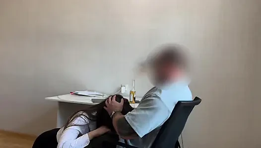 Kollegin will sex, bekommt ein paar orgasmen und eine gesichtsbesamung