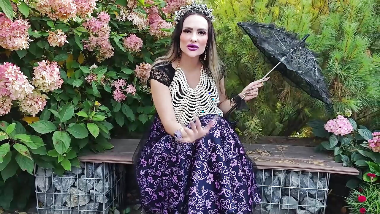 Venerare zeiță gotică elegantă întunecată