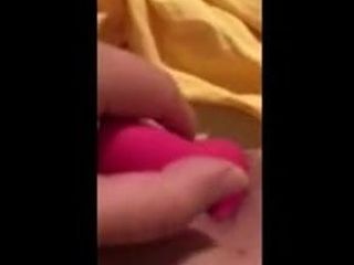 Pp bermain dengan pengisap klitorisnya