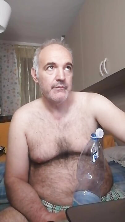 Film porno i ręczna robota, żeby obudzić się zadowolony i szczęśliwy!