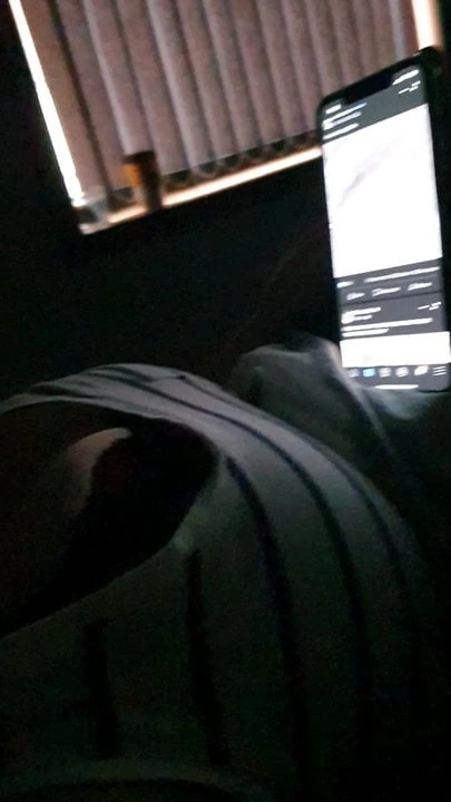 Polu sin ima seks sa lubenicom ispred sestre