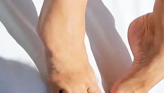 Selena's naked outdoor pleasure