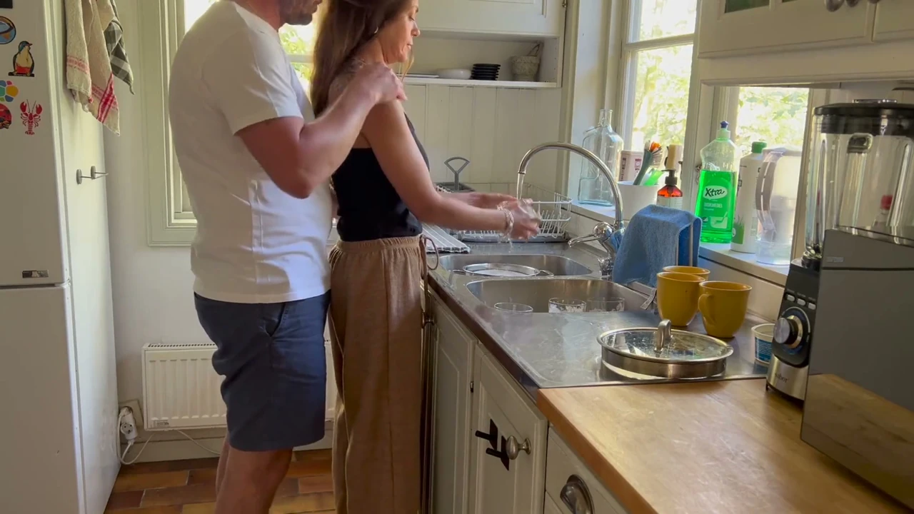 Husband Gets Horny Watching Hot MILF Wife Doing the Dishes, Takes Her From Behing and Gives His Load