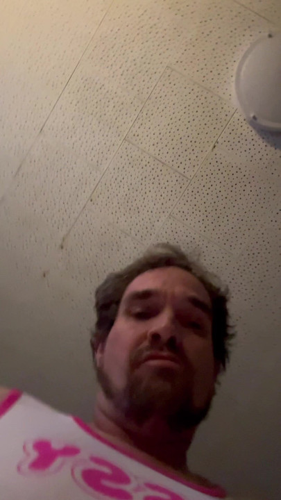 穿着娘娘腔衣服的娘娘腔