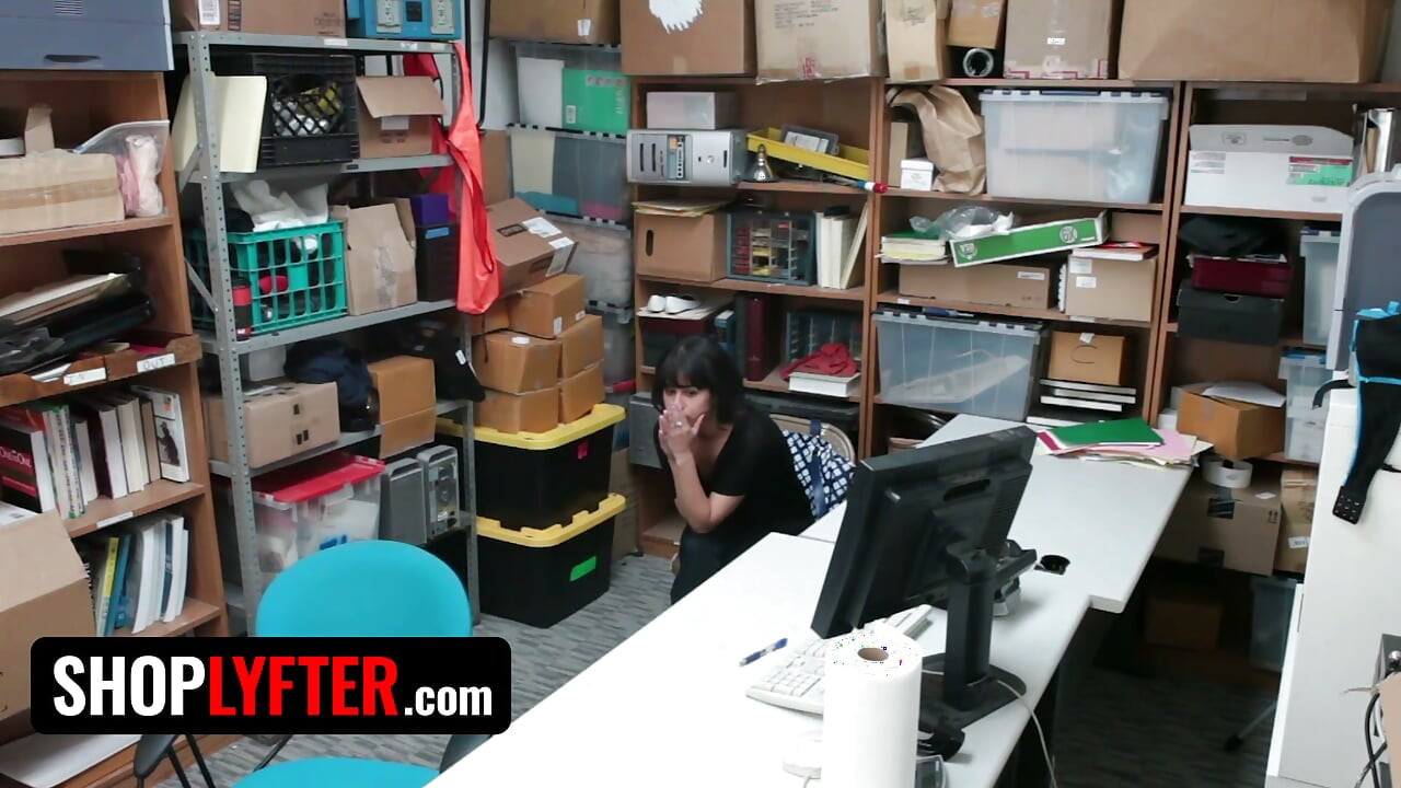 Shoplyfter - Penelope Reed Becomes the New Favorite Crook of Perv Lp Officer to Fuck in the Backroom