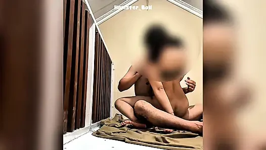Tante seksi yang doyan selingkuh, dia adalah instruktur yoga istriku di rumah
