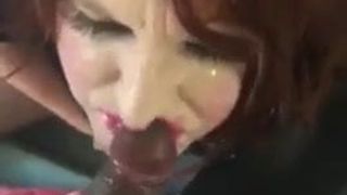 Travesti blanc, salope esclave d'une grosse bite noire