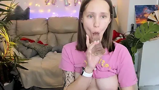 18-jährige schlampe zeigt ihre tiefen huren-blowjob-fähigkeiten