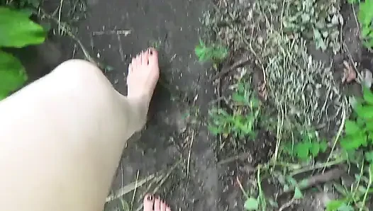 Jilat kaki jalangku yang kotor!