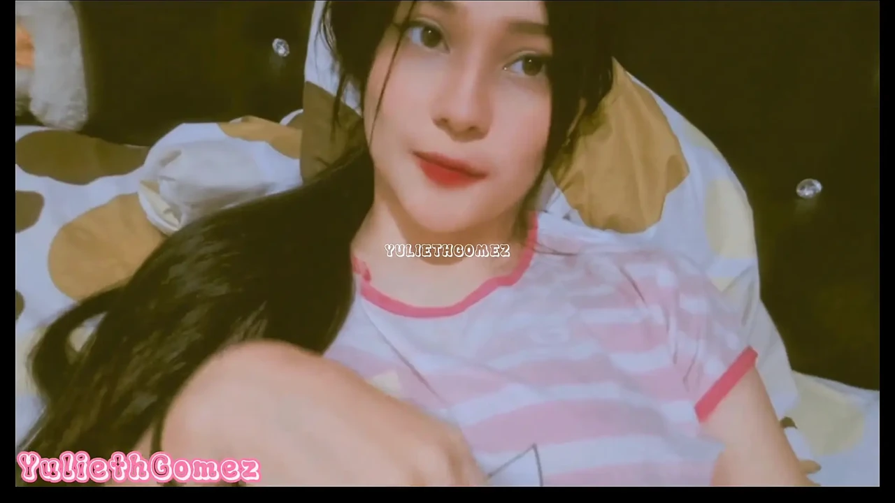 18 Years Old College Girl Masturbates at Her Parents' House