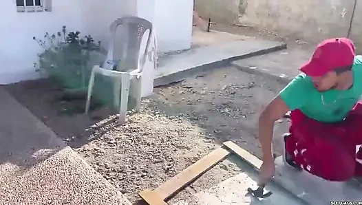 Canı sıkılan 18 yaşındaki kız seksi tamirci esareti istiyor (bölüm 1/2)
