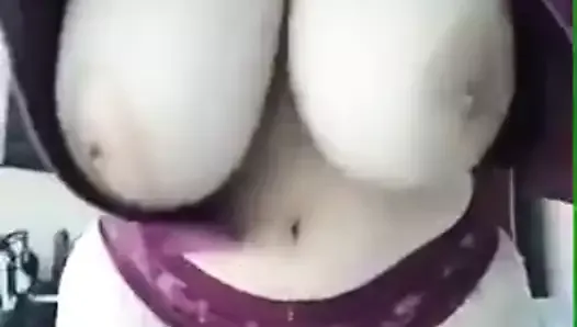 Big beautiful booty and titties